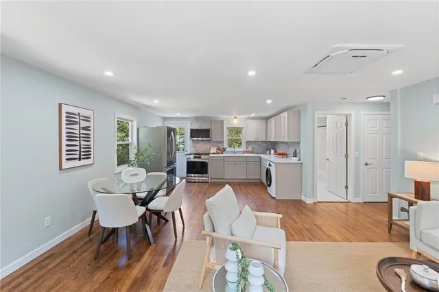 $2,750 | 7 Laneway Court, Unit B, Narragansett, RI 02882