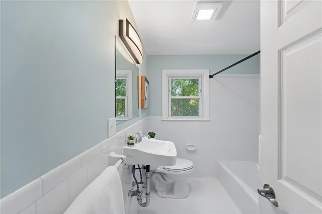 $2,750 | 7 Laneway Court, Unit B, Narragansett, RI 02882