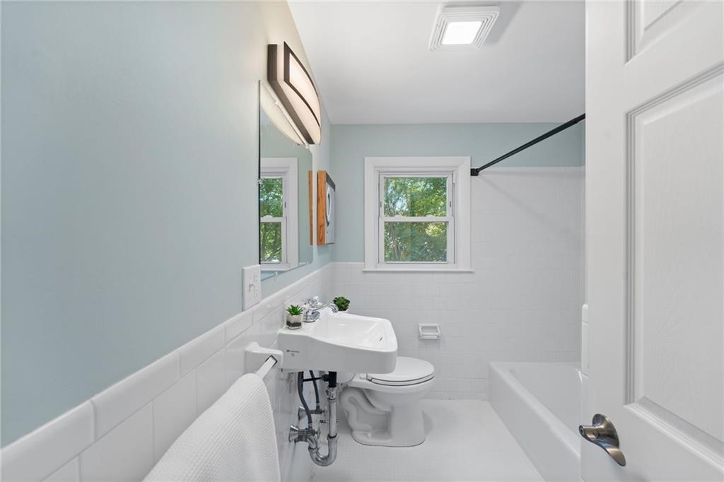 7 Laneway Court, Unit B Narragansett, RI 02882 - Photo 10 of 20