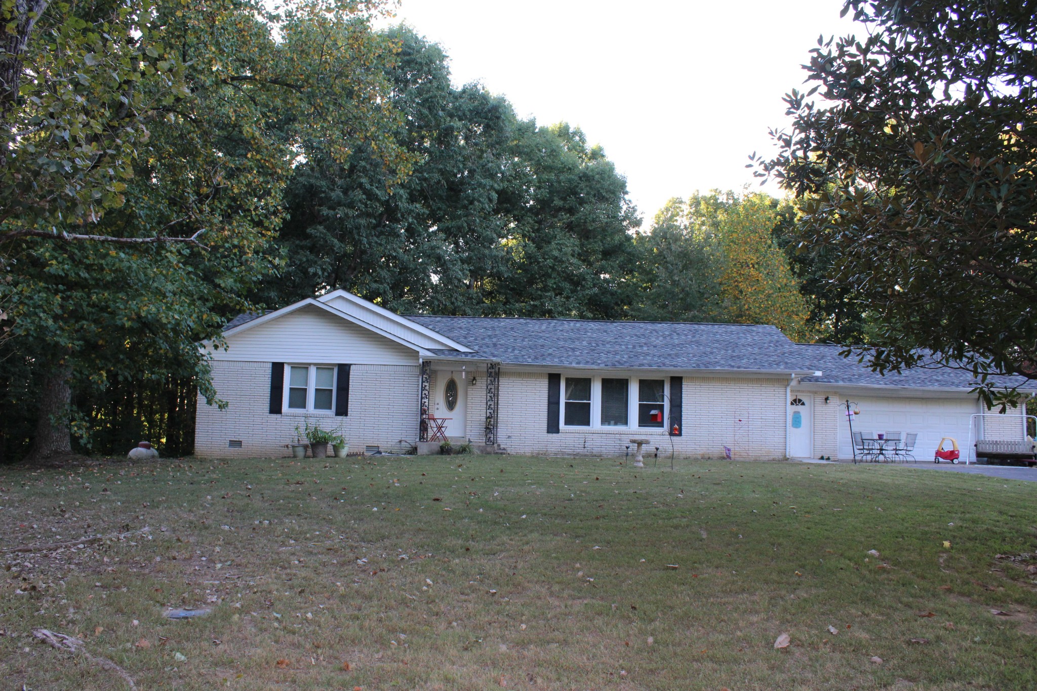 115 Day Lane Tennessee Ridge, TN 37178 - Photo 4 of 22 a front view of a house with a garden