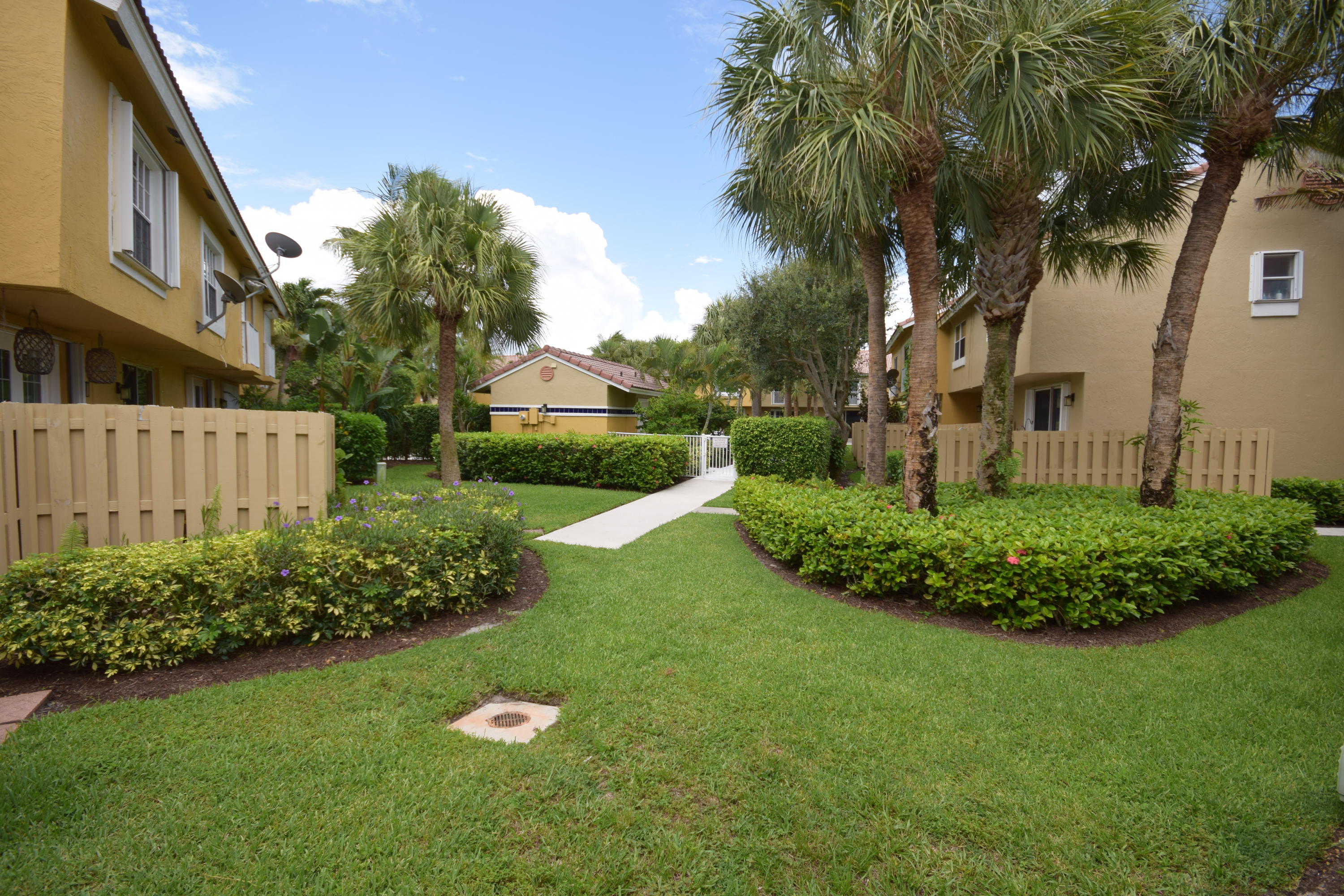 1058 Jeffery Street Boca Raton, FL 33487 - Photo 17 of 22 DSC_0055