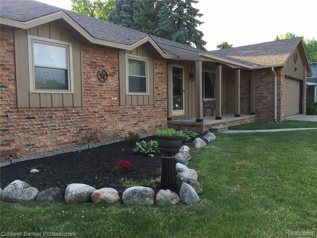 5075 North Georgetown Road Grand Blanc, MI 48439 - Photo 1 of 26 IMG_8413.JPG