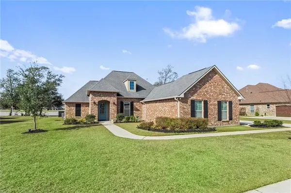 $439,500 | 266 Saw Grass Loop, Covington, LA 70435
