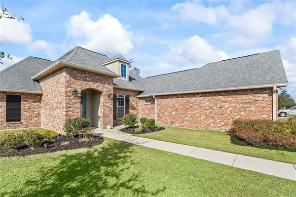 $439,500 | 266 Saw Grass Loop, Covington, LA 70435