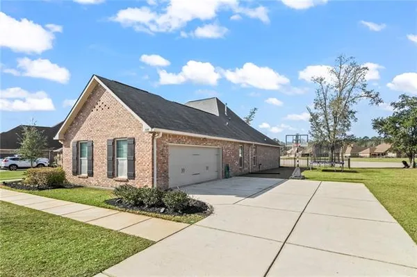$439,500 | 266 Saw Grass Loop, Covington, LA 70435