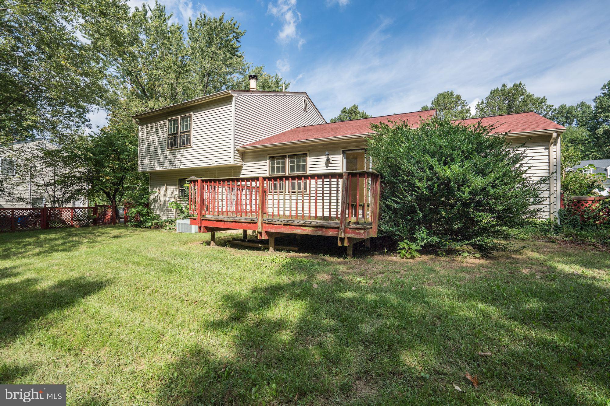 12329 Coleraine Court Reston, VA 20191 - Photo 4 of 14 Exterior (Rear)
