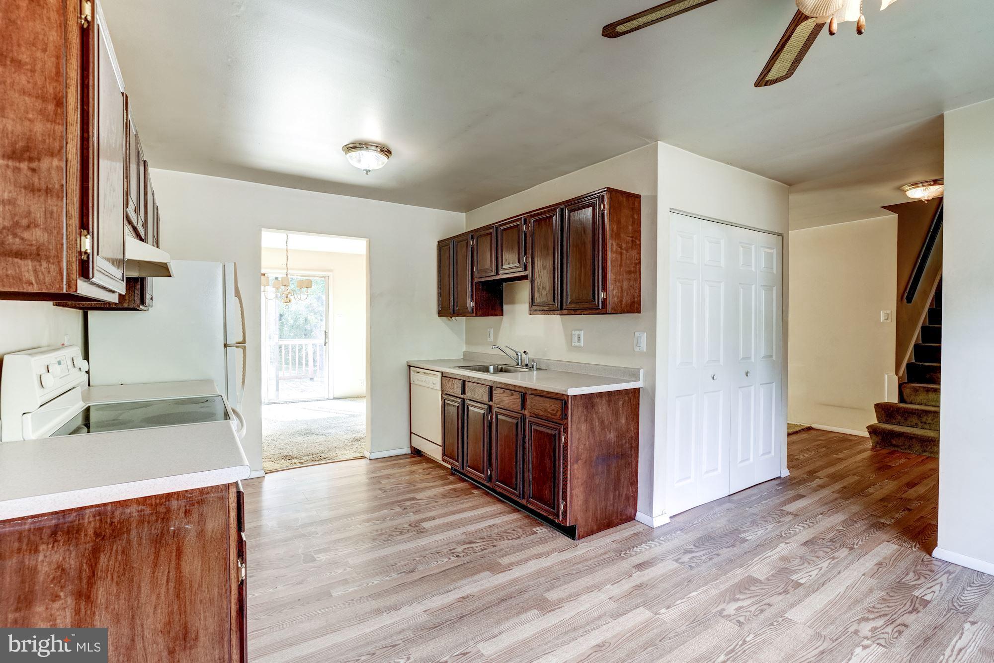 12329 Coleraine Court Reston, VA 20191 - Photo 7 of 14 Kitchen