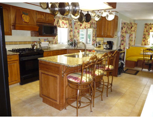 215 Mallowhill Road Springfield, MA 01129 - Photo 2 of 5