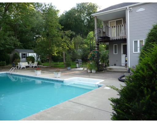 215 Mallowhill Road Springfield, MA 01129 - Photo 4 of 5