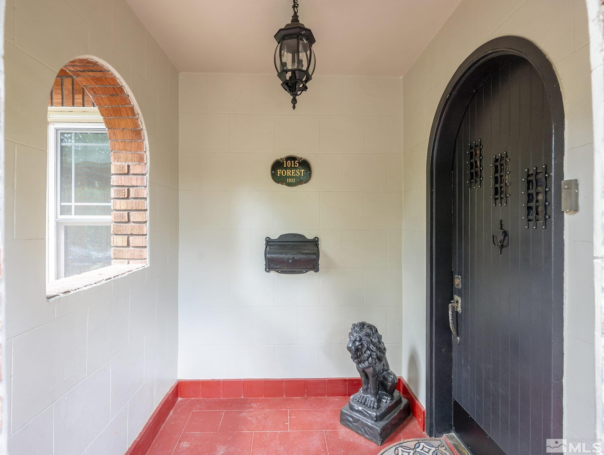 1015 Forest Street Reno, NV 89509 - Photo 4 of 22 a view of a livingroom with windows