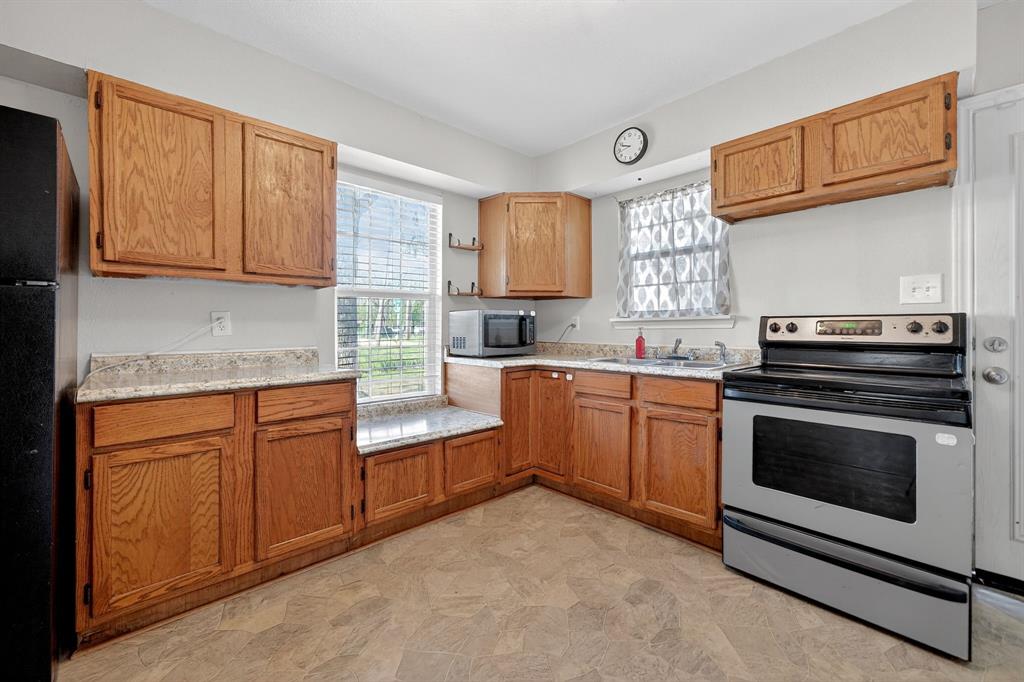 106 East Belt Line Road Wilmer, TX 75172 - Photo 2 of 27