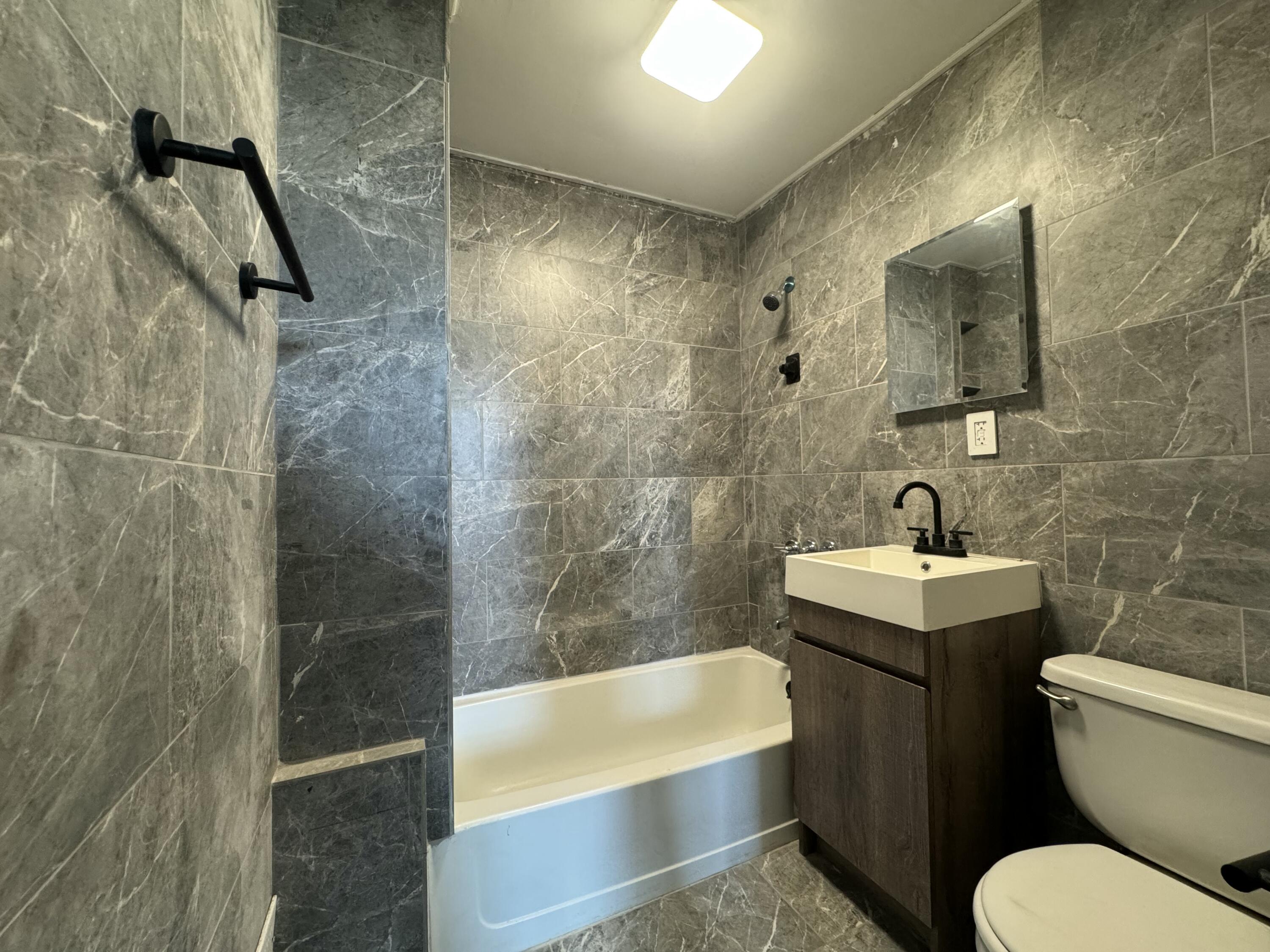 721 South 9th Street Milwaukee, WI 53204 - Photo 11 of 13 Full bath