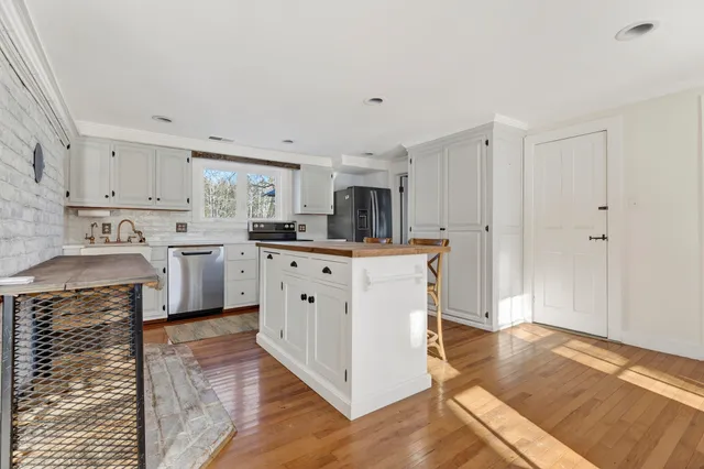 $615,000 | 230 Beachwood Avenue, Kennebunkport, ME 04046