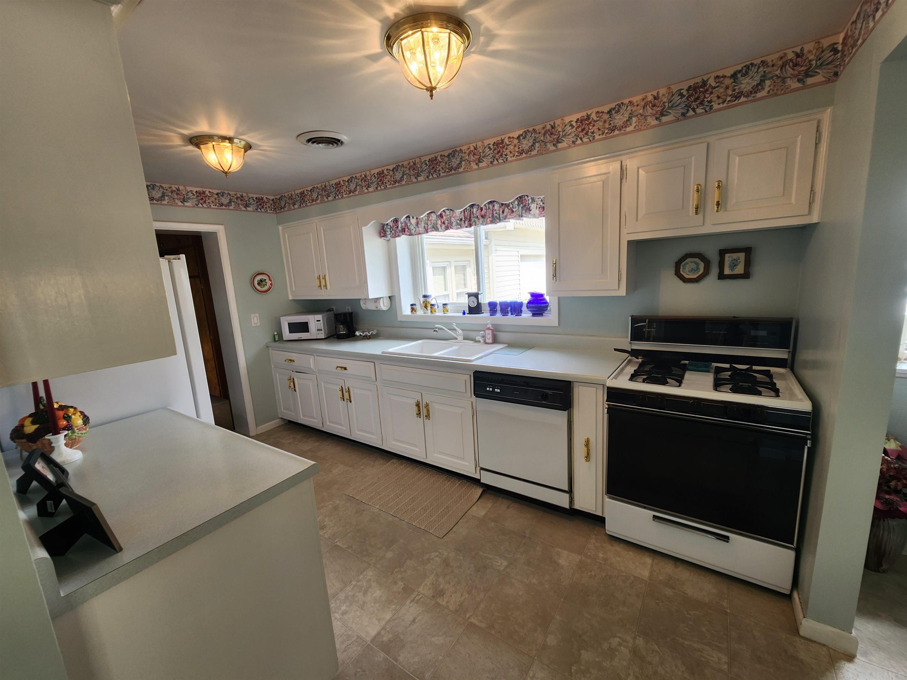 14503 Souder Road Leo, IN 46765 - Photo 4 of 22
