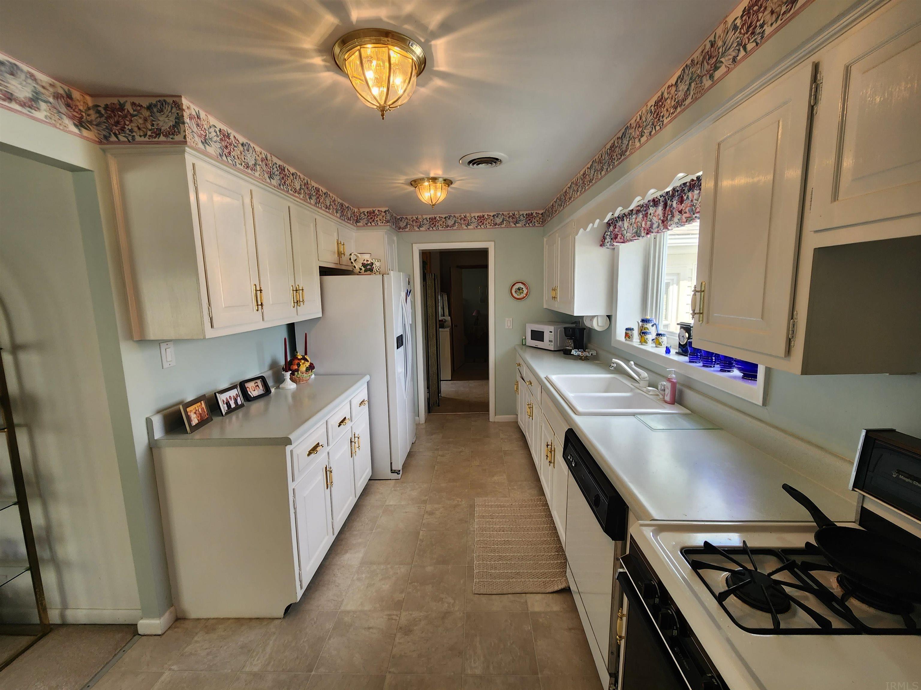 14503 Souder Road Leo, IN 46765 - Photo 5 of 22