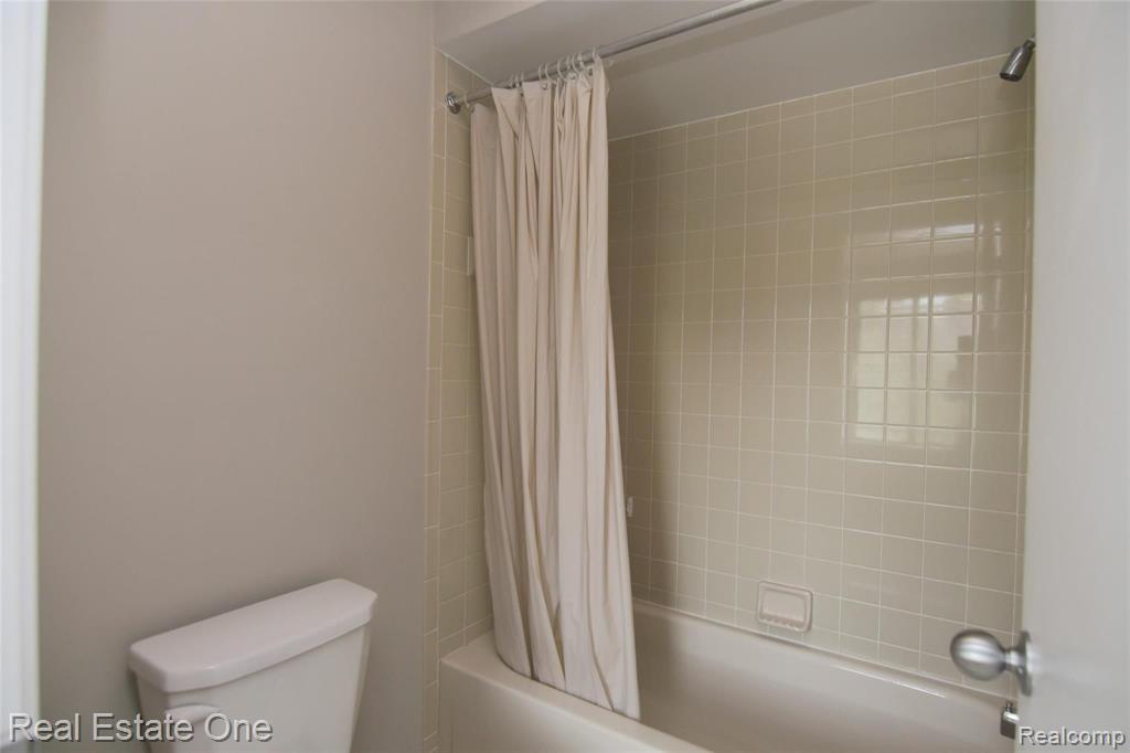 559 Harrow Court, Unit 39 Rochester Hills, MI 48307 - Photo 12 of 19