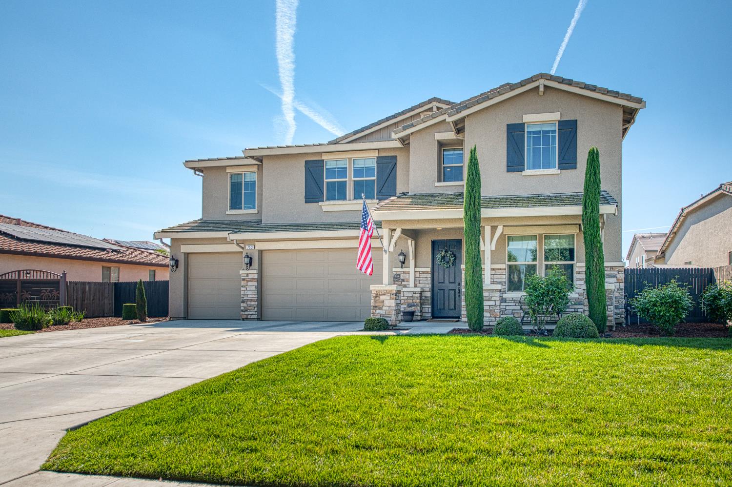 753 East Aretha Avenue Fowler, CA 93625 - Photo 4 of 61 a front view of a house with garden