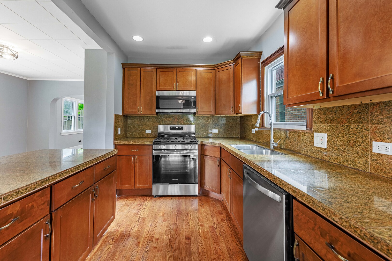 2527 Westover Avenue North Riverside, IL 60546 - Photo 11 of 35