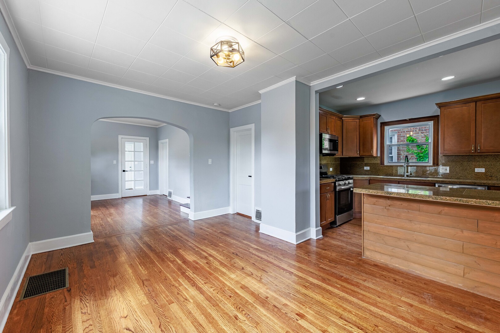 2527 Westover Avenue North Riverside, IL 60546 - Photo 10 of 35