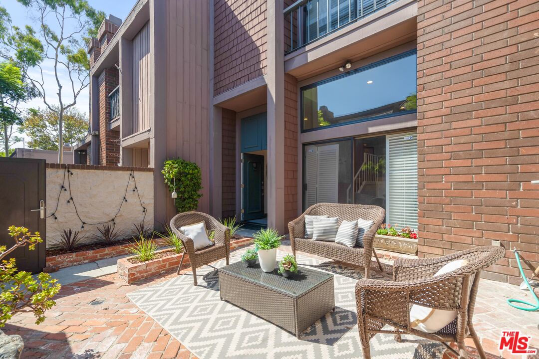 4561 Alla Road, Unit 3 Marina del Rey, CA 90292 - Photo 3 of 39