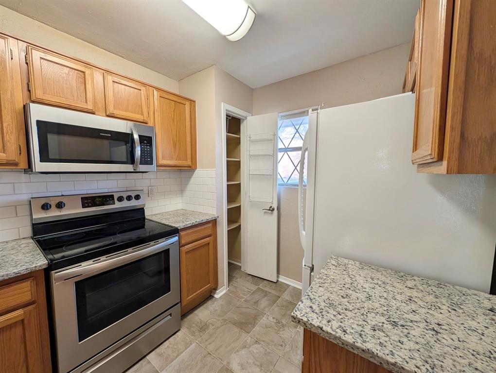 168 Merlin Way Euless, TX 76039 - Photo 5 of 24