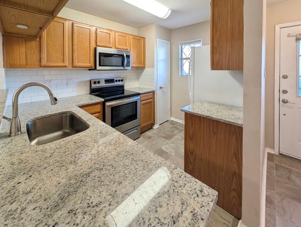 168 Merlin Way Euless, TX 76039 - Photo 6 of 24