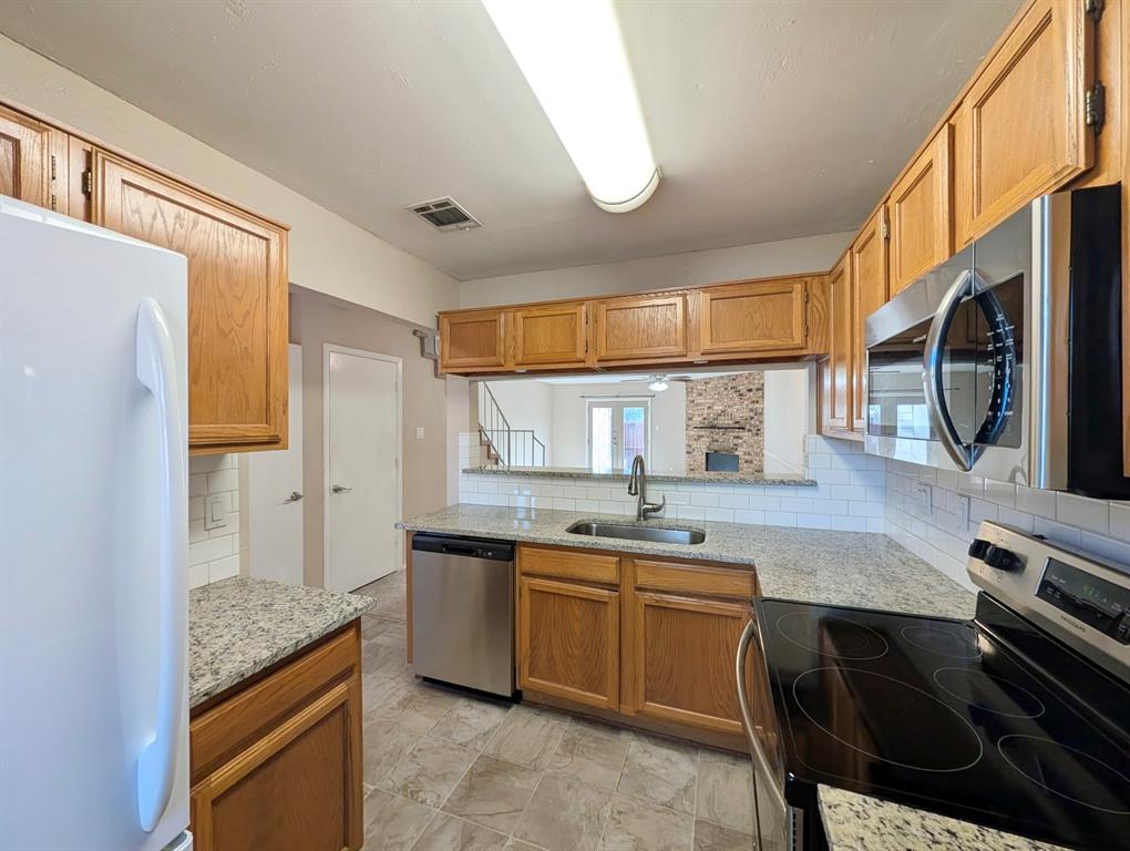 168 Merlin Way Euless, TX 76039 - Photo 7 of 24