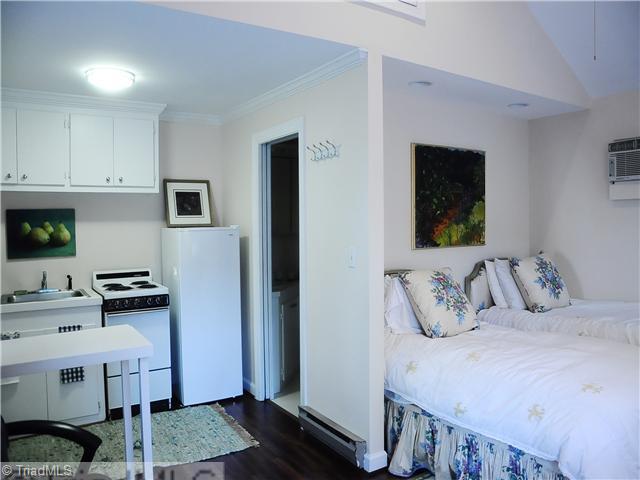 830 Arbor Road Winston-Salem, NC 27104 - Photo 15 of 16 Other. Guest House Interior