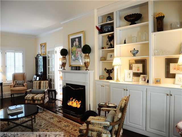830 Arbor Road Winston-Salem, NC 27104 - Photo 4 of 16 Living Room.