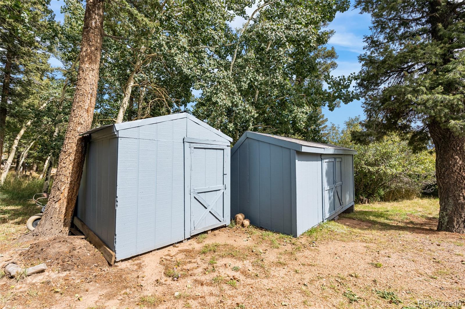 11948 Apache Trail Conifer, CO 80433 - Photo 34 of 45 a backyard of a house