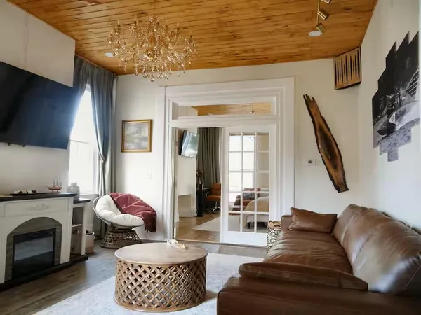 $1,375,000 | 513 West Street, Madison, IN 47250