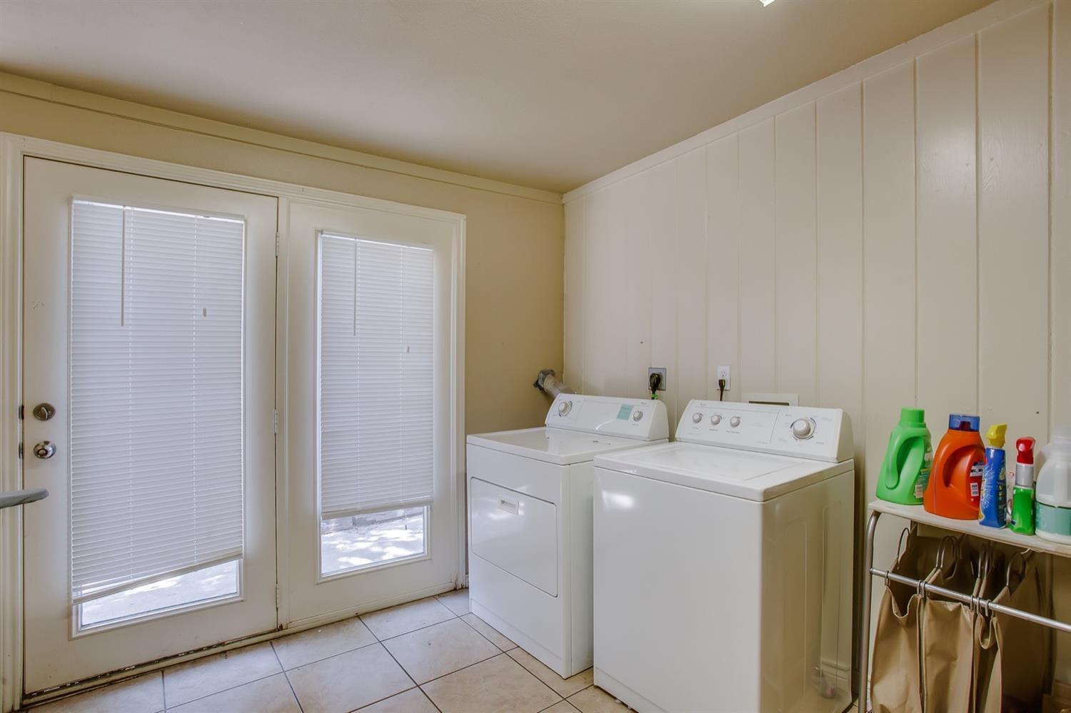 3114 30th Street Lubbock, TX 79410 - Photo 15 of 19 a utility room with dryer and washer