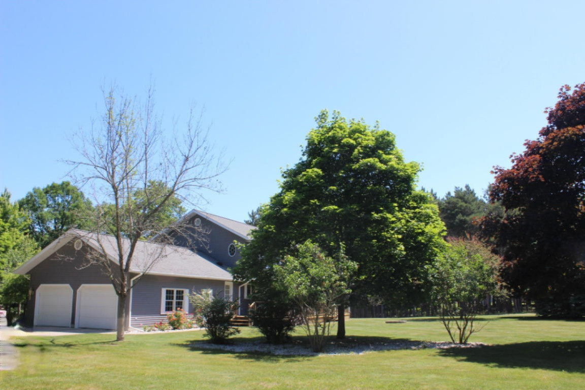 1115 Red Apple Road Manistee, MI 49660 - Photo 35 of 40 20160628173453923465000000-o
