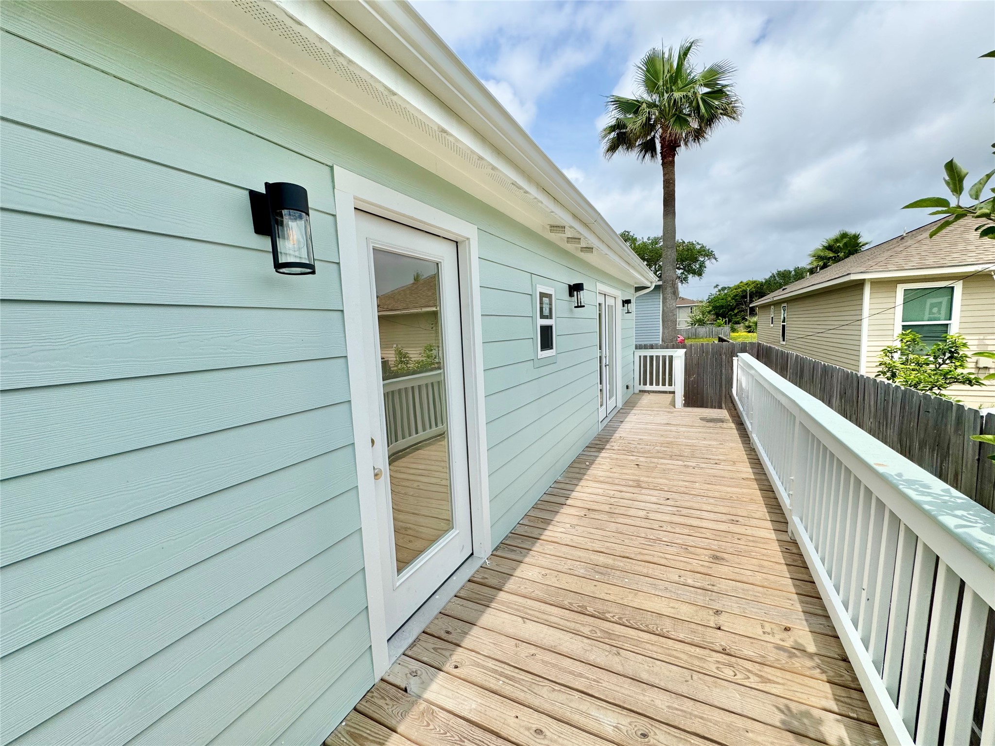 1312 35th Street Galveston, TX 77550 - Photo 29 of 32 a porch with seating space