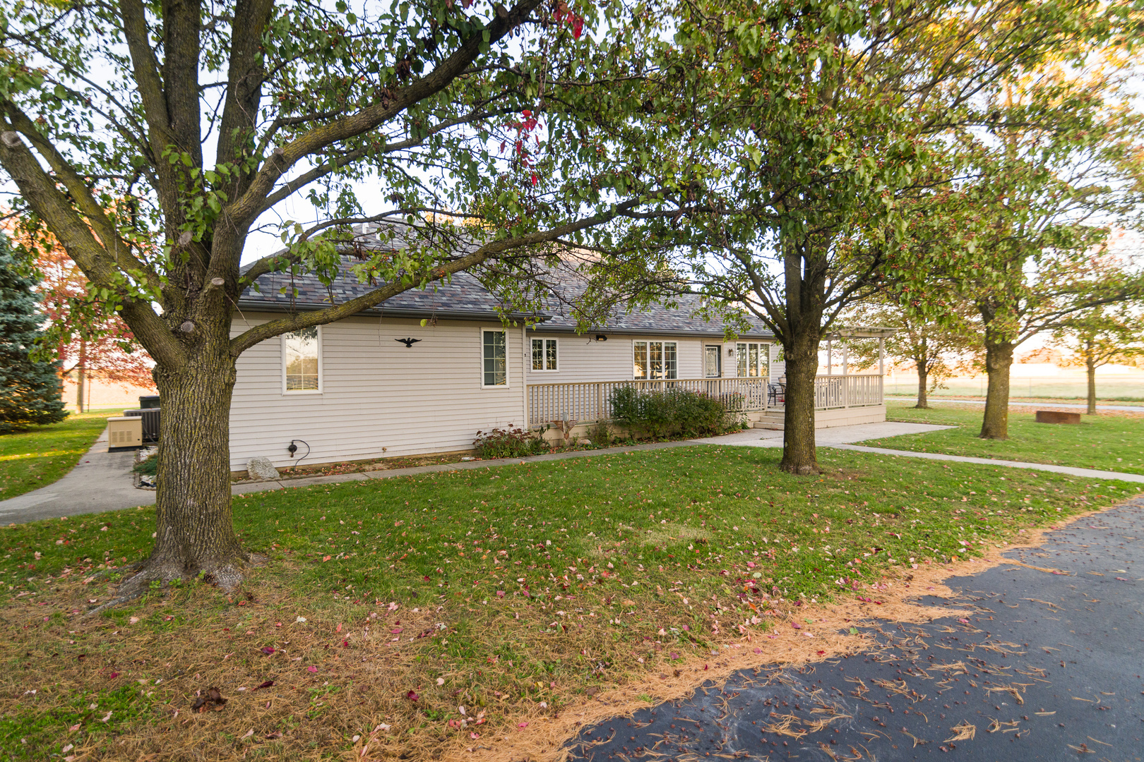 9220 Heritage Road Clinton, IL 61727 - Photo 3 of 37 a view of a house with a yard