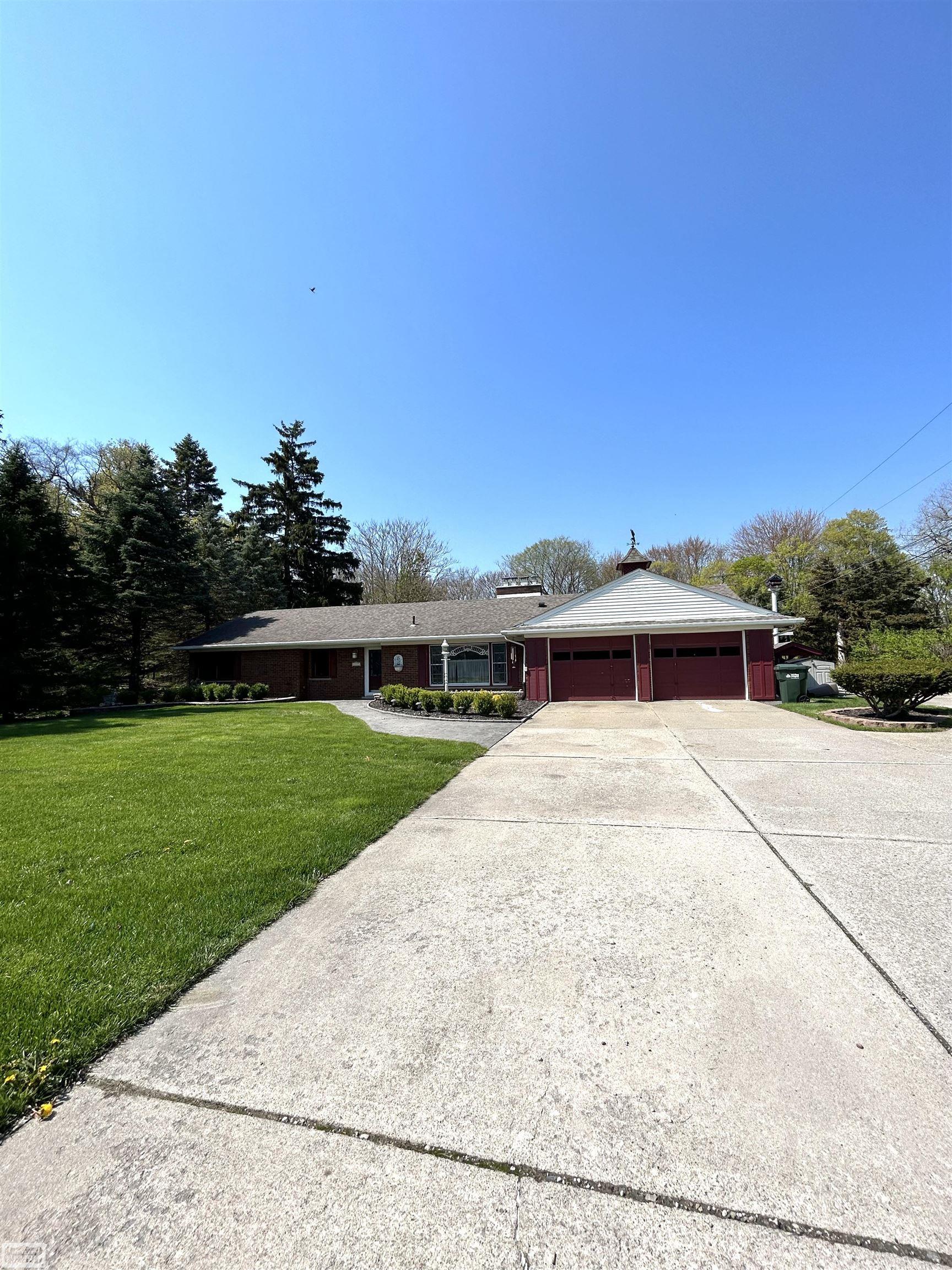 11174 Clinton River Road Sterling Heights, MI 48314 - Photo 2 of 35 50108268-1.JPG