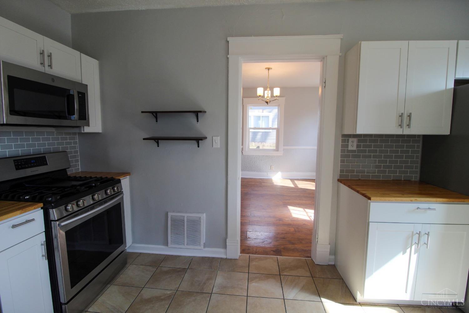 3135 Mapleleaf Avenue Cincinnati, OH 45213 - Photo 13 of 31