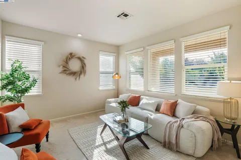 $749,800 | 5212 Namath Circle, Elk Grove, CA 95757