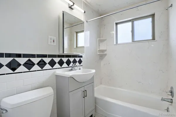 $1,500 | 422 South Clarkson Street, Unit 4, Denver, CO 80209