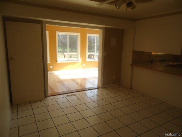 21972 Evergreen Road Southfield, MI 48075 - Photo 22 of 25 261-925851 Dining.JPG