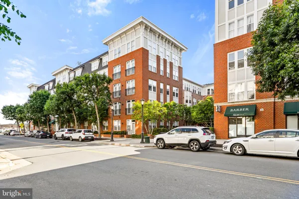 $369,900 | 2665 Prosperity Avenue, Unit 105, Fairfax, VA 22031