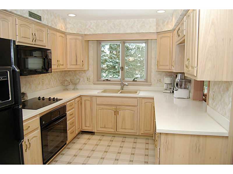 550 Miranda Road Upper St. Clair, PA 15241 - Photo 10 of 25 Kitchen. Step-saver kitchen makes cooking easier! Serve a hot chocolate in the pass-thru!