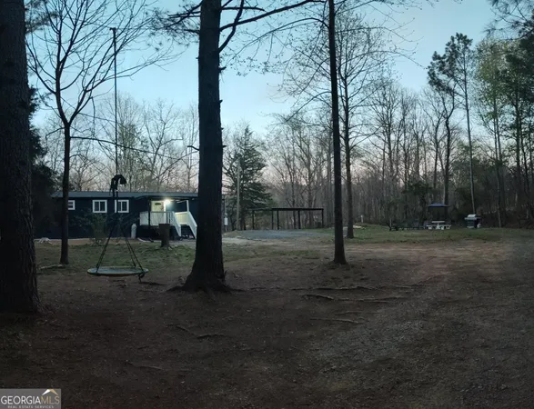 a view of a house with backyard