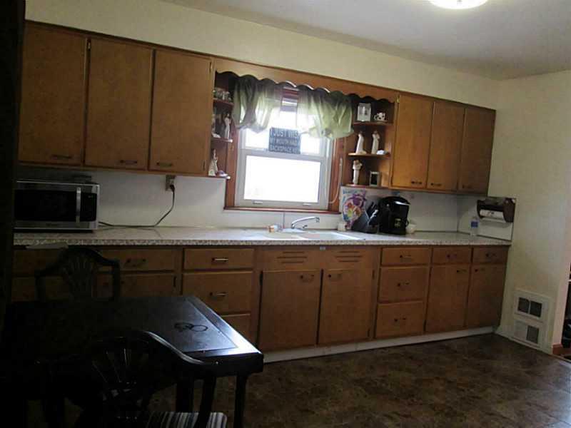 322 Winfield Road Cabot, PA 16023 - Photo 8 of 23 Kitchen.