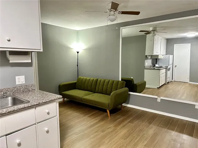 $1,300 | 816 Nashville Avenue, Unit D, New Orleans, LA 70115