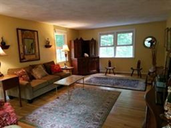 22 Browning Road Shrewsbury, MA 01545 - Photo 4 of 23