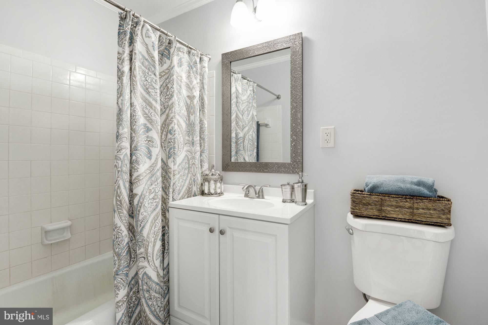 2186 Cartwright Place Reston, VA 20191 - Photo 18 of 33 Renovated bath with tile surround
