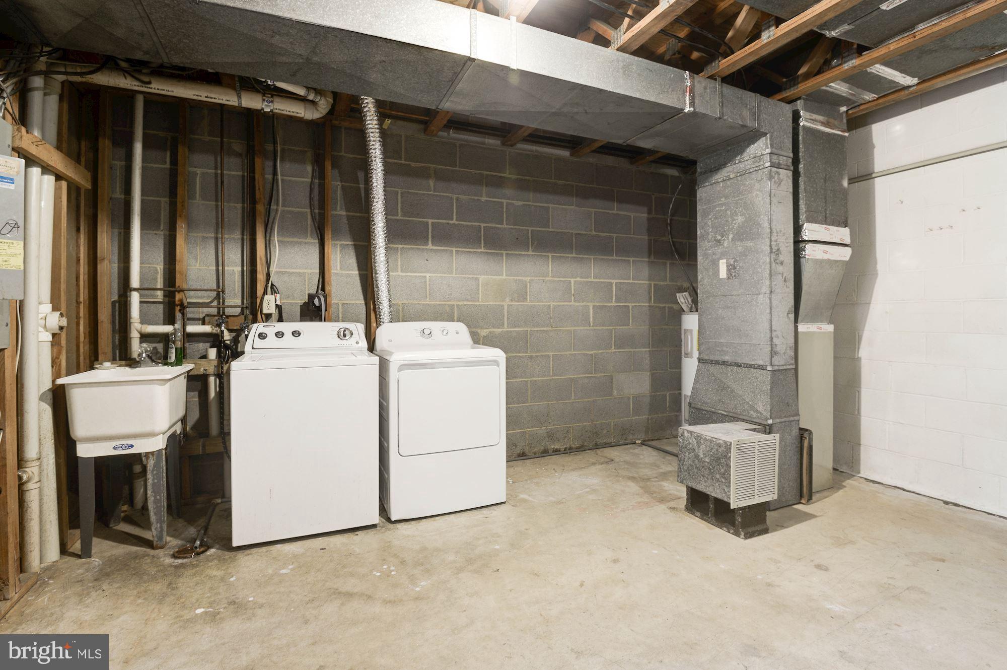 2186 Cartwright Place Reston, VA 20191 - Photo 26 of 33 Deep sink and washer and dryer