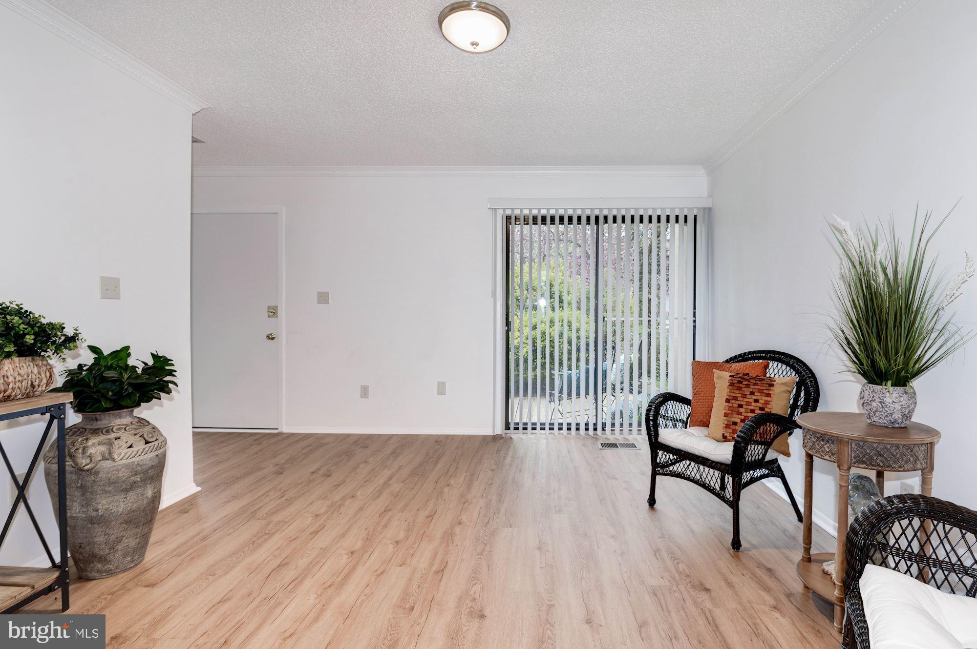 2186 Cartwright Place Reston, VA 20191 - Photo 6 of 33 Loads of ambient lighting
