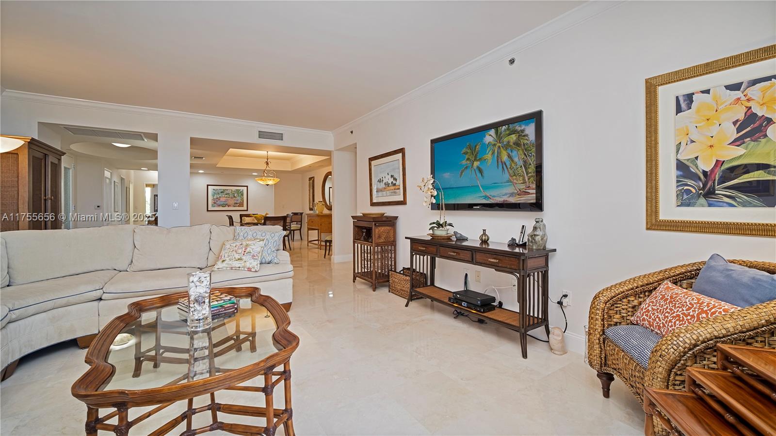 791 Crandon Boulevard, Unit 404 Key Biscayne, FL 33149 - Photo 13 of 46 Living Room